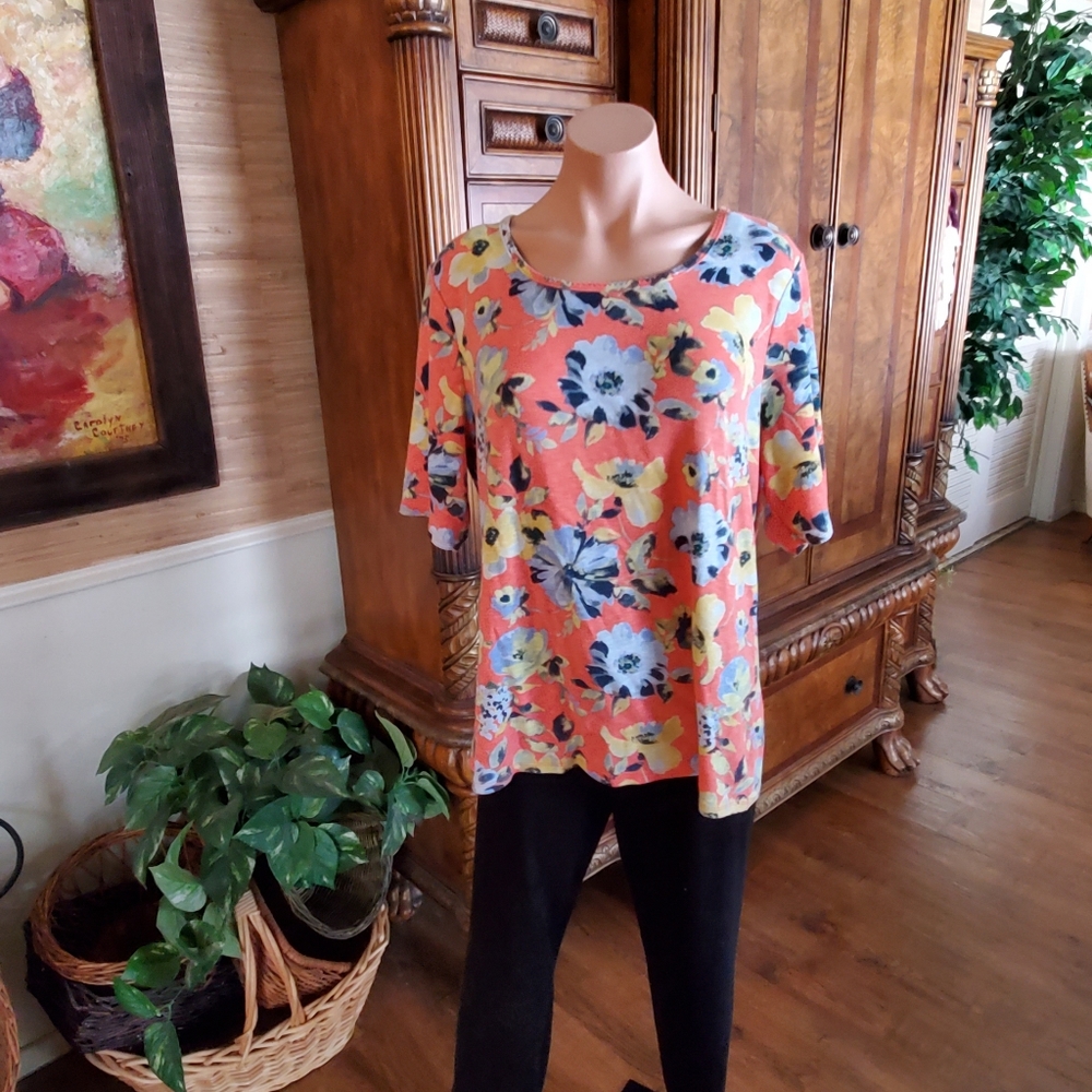 ♦️TWO♦️ LADIES FLORAL TEES XL   #1048/1049